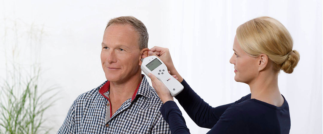 Doctor using Tympanometer 102